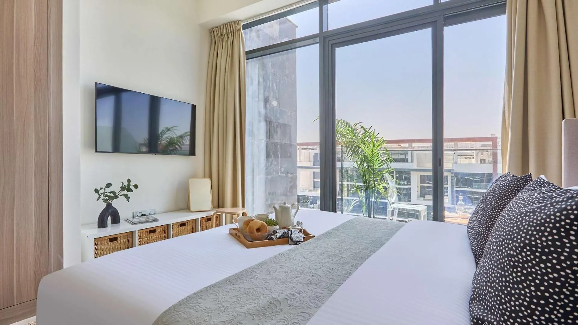 Frank Porter - Azizi Riviera 16 Dubai Apartment